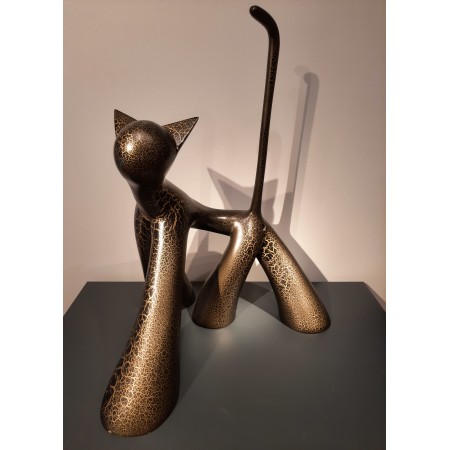 Twist, sculpture en bronze patiné de chat avec la queue dressée par le sculpteur Lolek