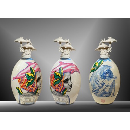 Vase balise en céramique double cuisson avec dauphins et jeune fille par l'artiste peintre céramiste Elia Pagliarino