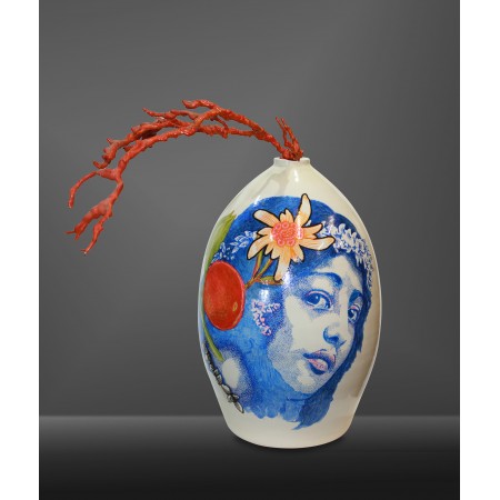 Vase balise en céramique double cuisson avec jeune fille végétation et coraux par l'artiste peintre céramiste Elia Pagliarino