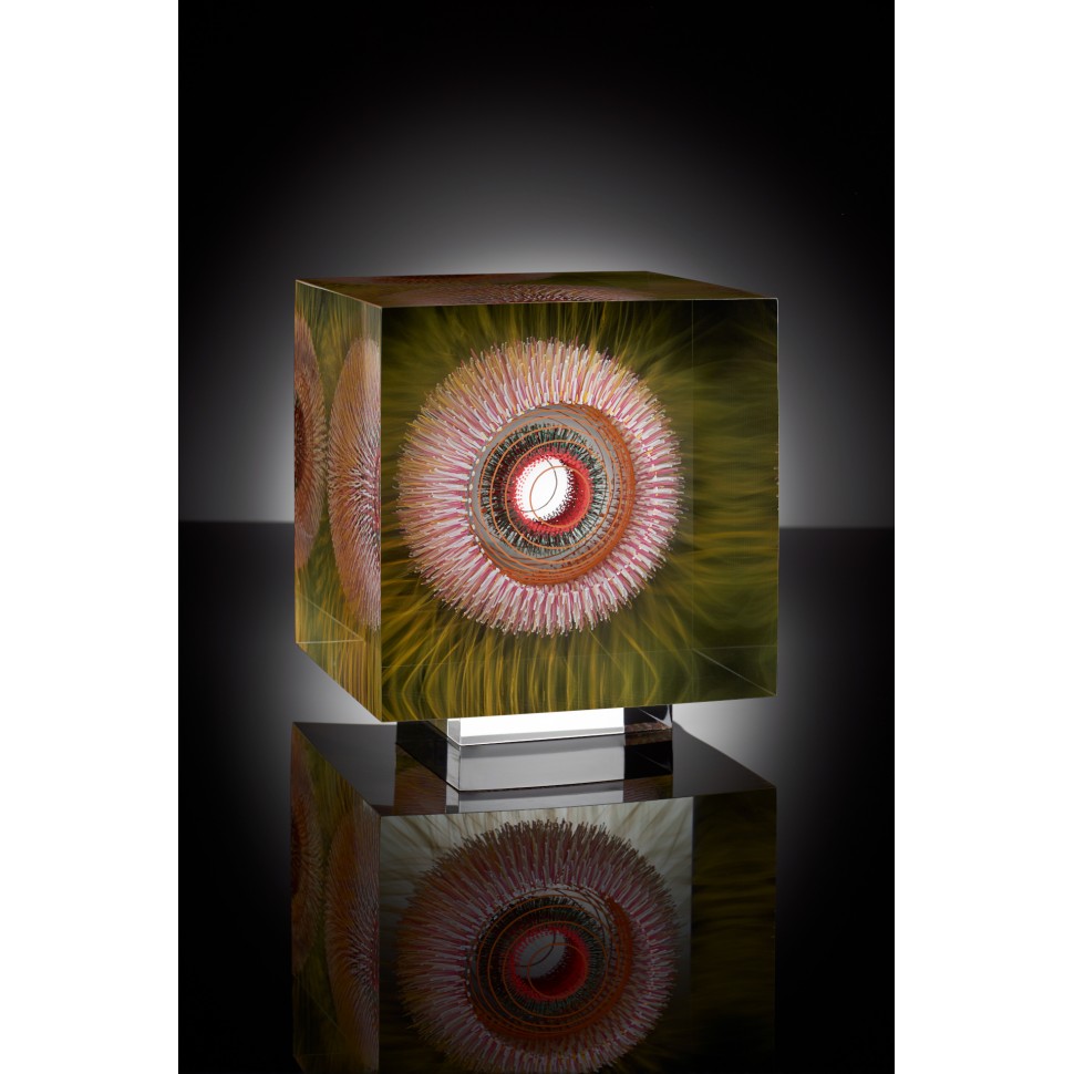 Sculpture de cube en verre contemporain blond et rouge par l'artiste verrier Wilfried Grootens