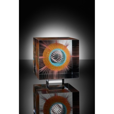 Sculpture de cube en verre contemporain ocre par l'artiste verrier Wilfried Grootens
