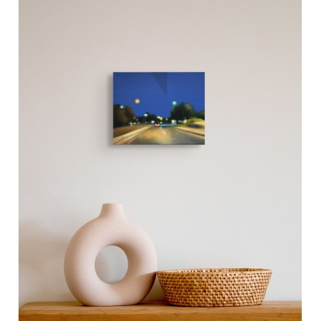 Œuvre de l’artiste Laëtitia Giraud, inspirée par les lumières des voitures dans l’autoroute nocturne.