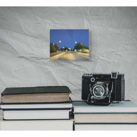 Tableau de l’artiste Laëtitia Giraud, des lumières des voitures dans l’autoroute nocturne.