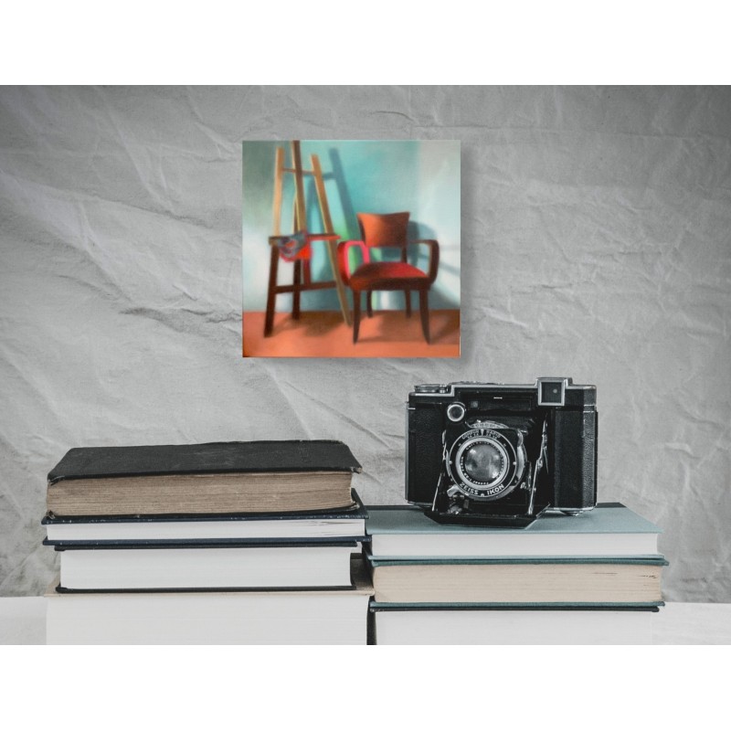 Tableau de l'artiste Laëtitia Giraud : chaise et chevalet vides, lumière et couleurs chaudes suspendent le temps