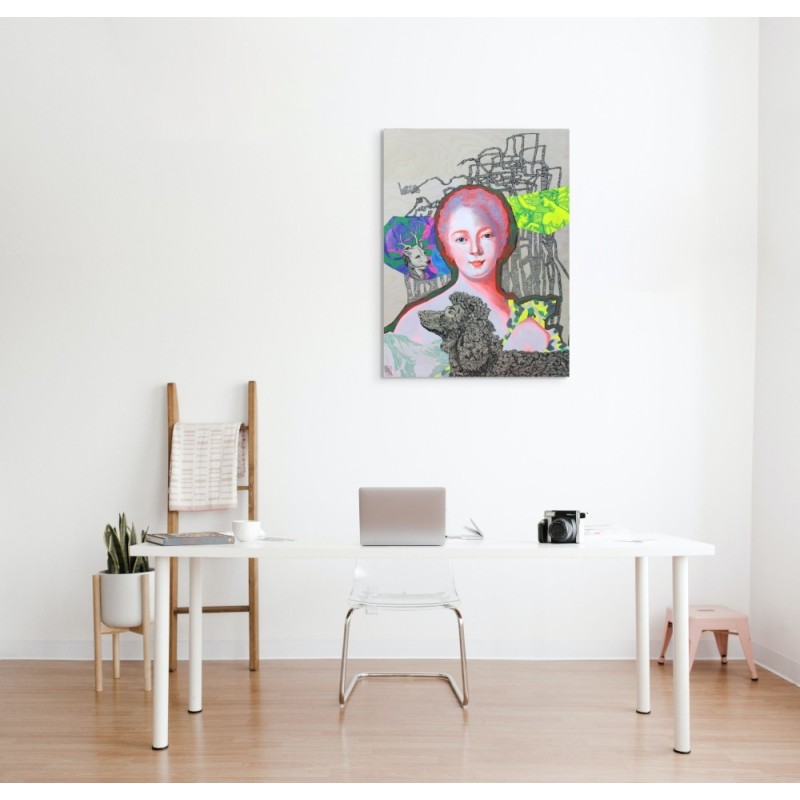 Œuvre de Pagliarino sur bois, figure féminine avec motifs animaliers et un chien de la déesse de la chasse, en rose et jaune.