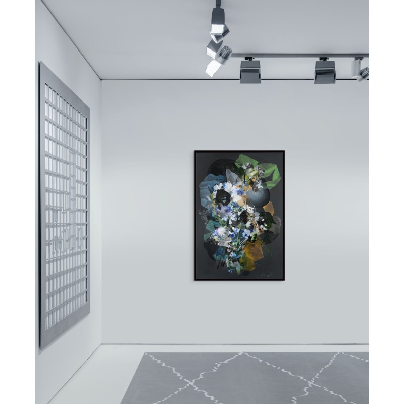 Tableau abstrait en bleu, blanc, noir, or, d'art organique par l'artiste damien demaiter sur mur blanc