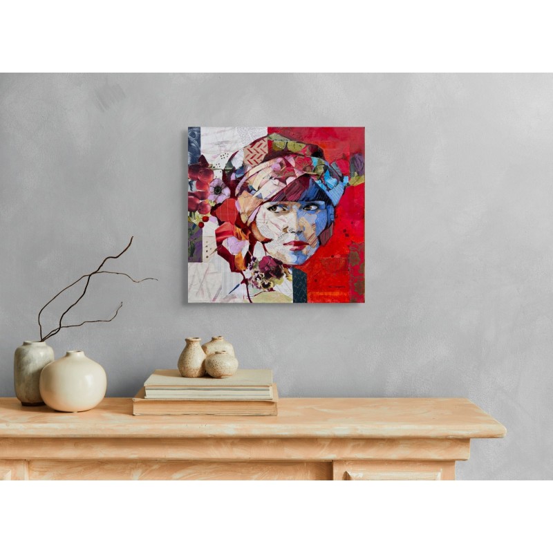 portrait de Louise utilise en mix media avec collages sur toile dominé par le rouge par l'artiste collagiste Carme magem