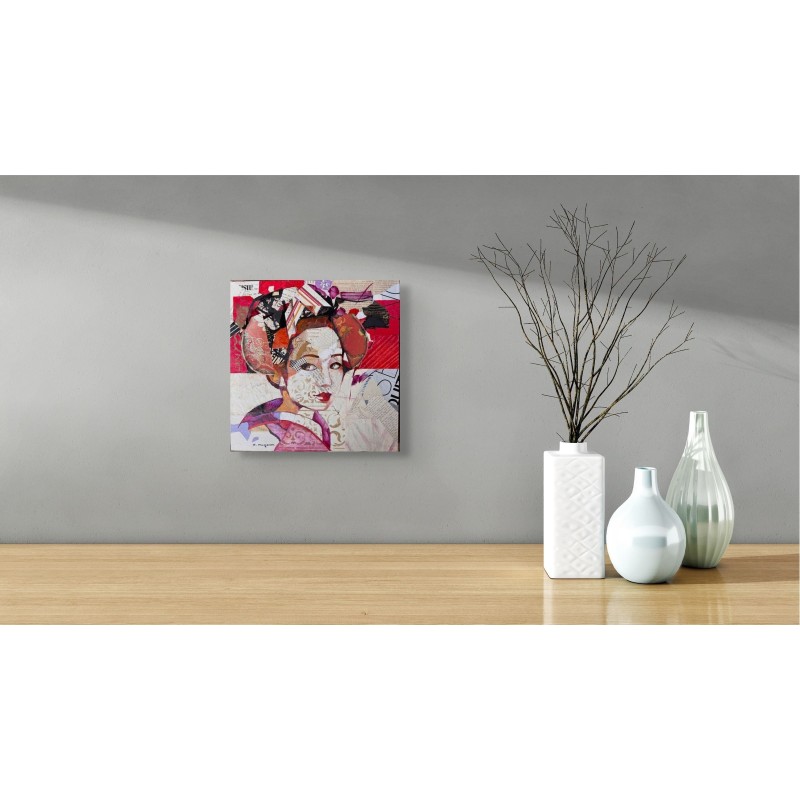 portrait de geisha en mix media avec collages sur toile dominé par le rouge, par l'artiste Carme Magem