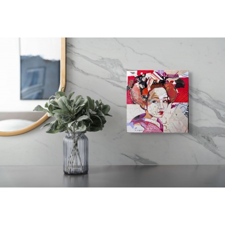 portrait de geisha en mix media avec collages sur toile dominé par le rouge, par Carme Magem