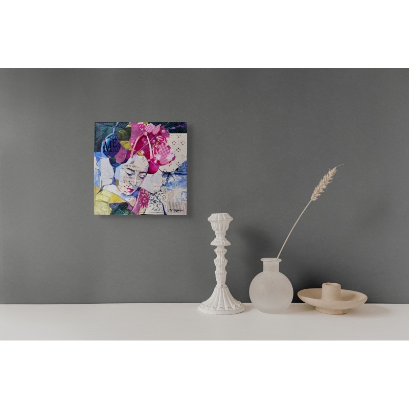 portrait de geisha en mix media avec collages sur toile dominé par le rouge, par Carme Magem