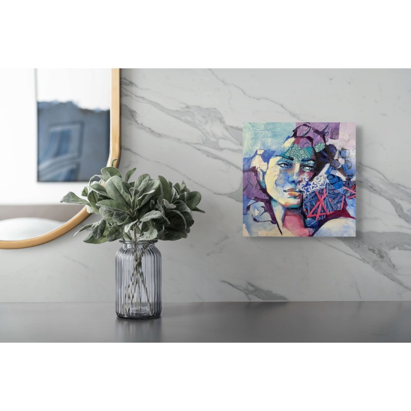 L’identité à travers un visage fragmenté aux teintes de bleu et rose et textures poétiques par l'artiste Carme Magem