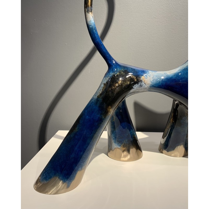 Sculpture de chat en bronze noir, bleu et gris de l'artiste lolek