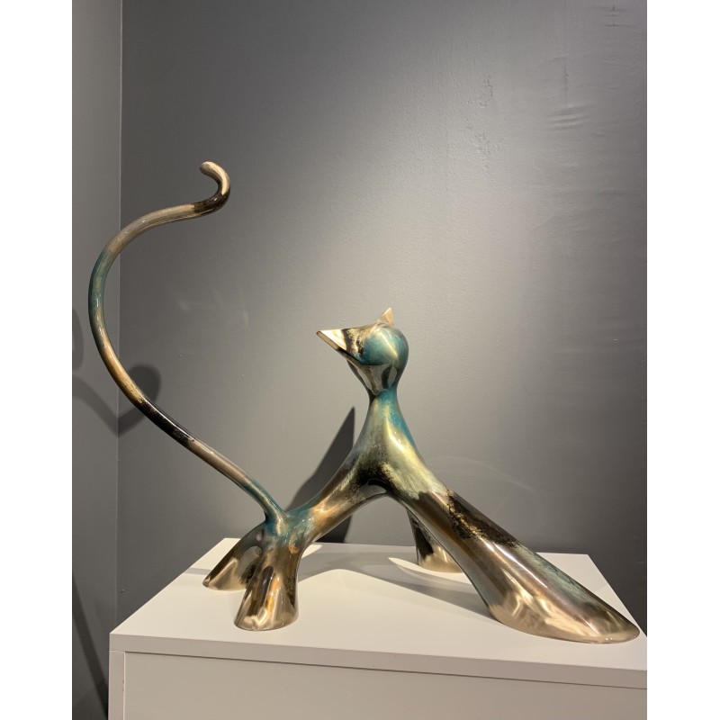 Sculpture du sculpteur lolek, de chat en bronze noir cobalt transparent et gris foncé.