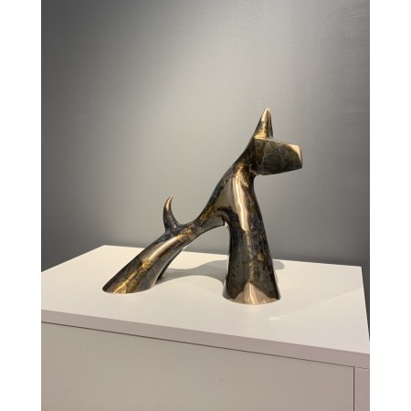Sculpture de chien en bronze transparent noir et gris meulé