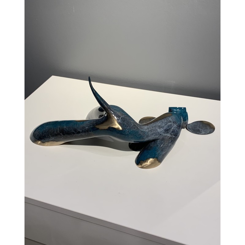 Sculpture de chien en bronze marbré gris et cobalt meulé de l'artiste lolek