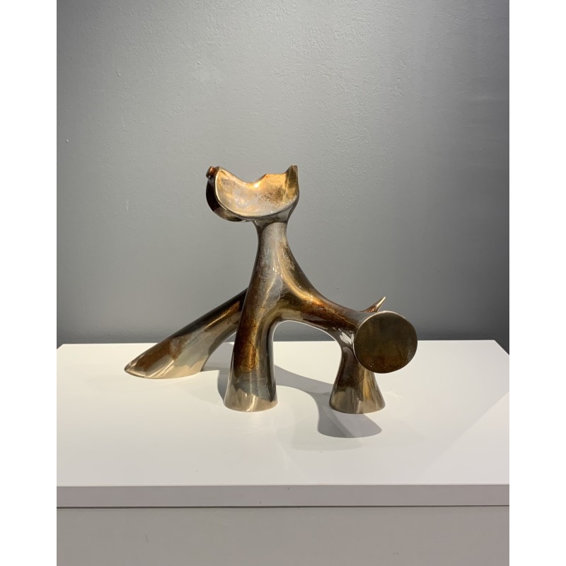 Sculpture de l'artiste Lolek, d'un chien en bronze transparent Marron et gris meulé.