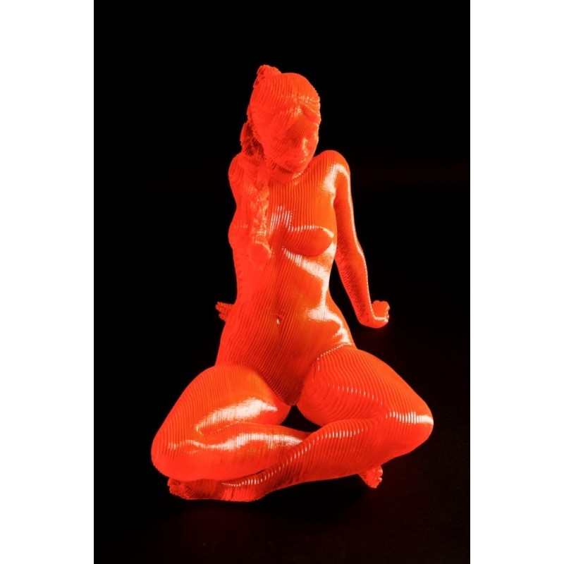 Femme allongée, œuvre d’Olivier Duhamel en acrylique rouge révélant le corps par la lumière.