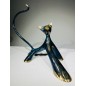 Bronzen kat van LOLEK, minimalistisch en elegant, met een amberblauwe patina.