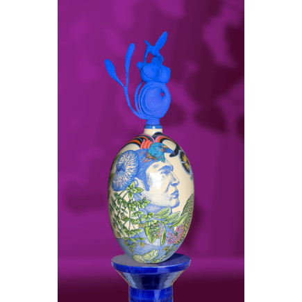 Vase en céramique peinte sur la péninsule du Yucatan par l'artiste Elia Pagliarino.