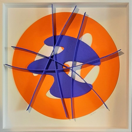 Tableau abstrait mix-media aux aplats et lignes géométriques en relief avec collages orange et bleu