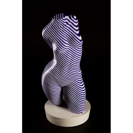 Roxie, vue de face de la sculpture en résine de corps et buste féminin en lamellé-collé par artiste sculpteur Olivier Duhamel