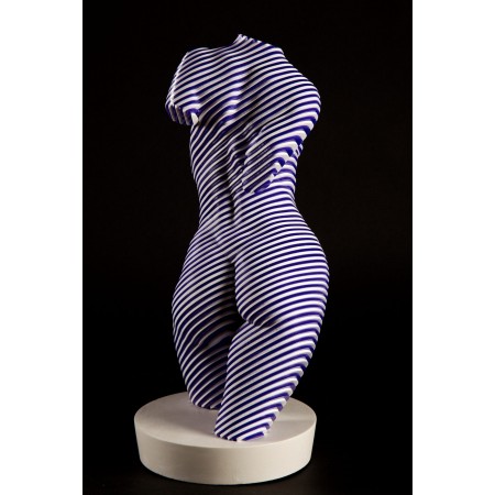 Roxie, vue de dos de la sculpture en résine de corps et fessier féminin en lamellé-collé par artiste sculpteur