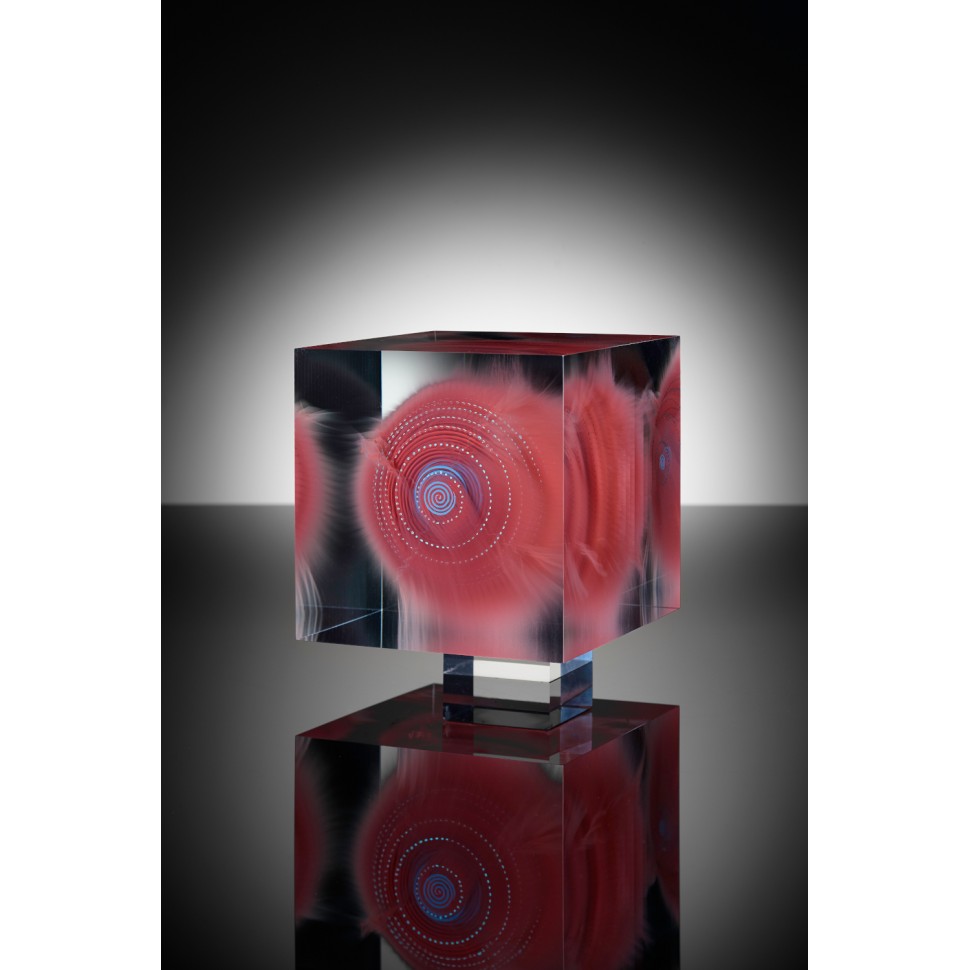 Scultura cubo di vetro rosa contemporanea dell'artista del vetro Wilfried Grootens