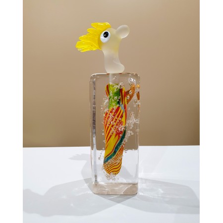 Karakteristieke flessculptuur in hedendaags geblazen glas van de glaskunstenaar Agostinho Fernando